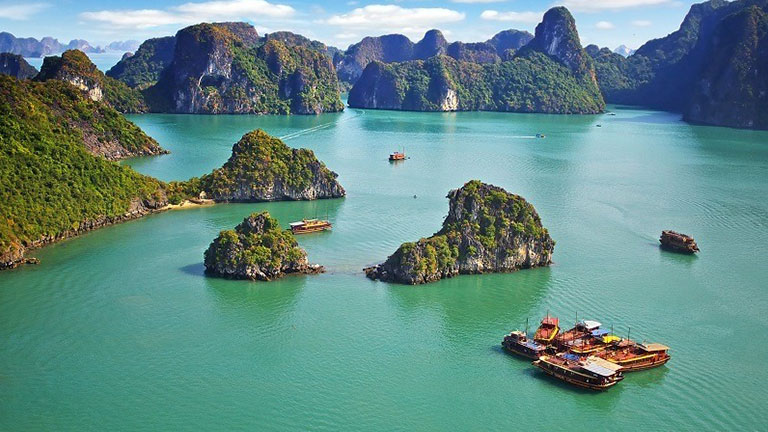 What to Bring When Traveling on Azura Cruise Ha Long by Season – Complete Packing Checklist 2026