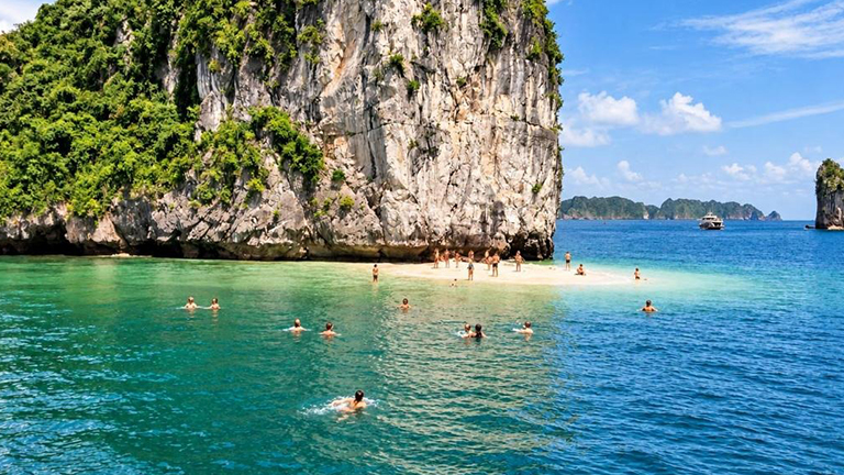 Halong Azura Cruises | Halong Bay & Lan Ha Bay Cruise